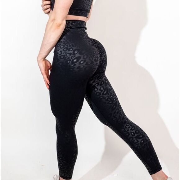 ACBikinis NWT Glossy Cheetah Print Butt Scrunch Leggings in Black Size Small - Picture 1 of 8